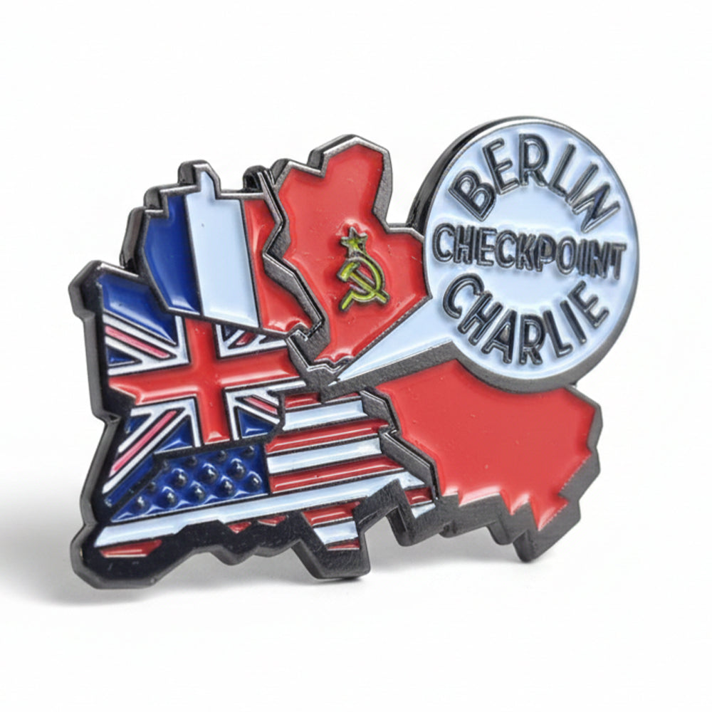 Anstecker Divided City - Checkpoint Charlie Berlin