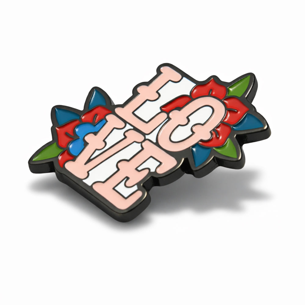 Anstecker Spruch "Love" mit Blumen